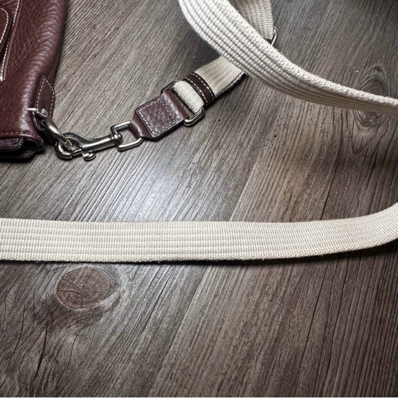 🌻 Coach Brown with Tan Strap Pebbled Leather Crossbody - Picture 6 of 16
